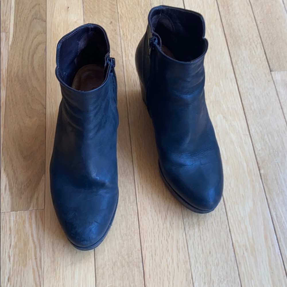 Coclico Hayleigh wedge booties 36